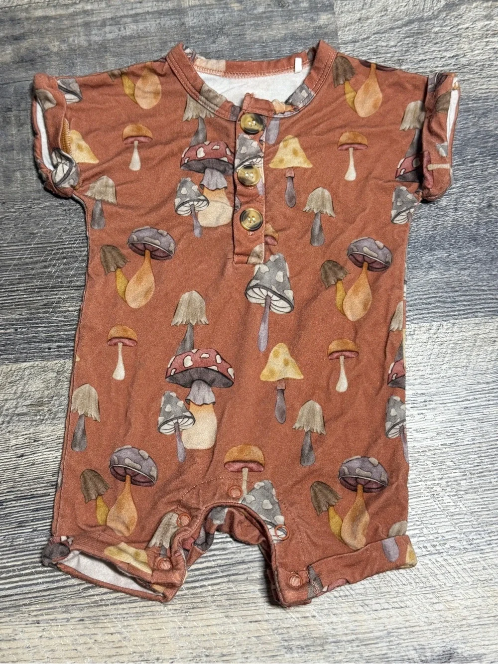 William & Ryan Bamboo Mushroom Print Romper 0-3M Baby Unisex Henley Short Sleeve
